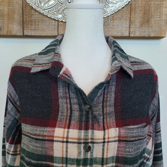 American Eagle Cropped Button Down Flannel NWOT - Picture 3 of 15